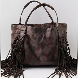 FREE PEOPLE CHRISTIANSEN CAMUFFARE CAMO CAMOUFLAGE LEATHER FRINGE TOTE BAG